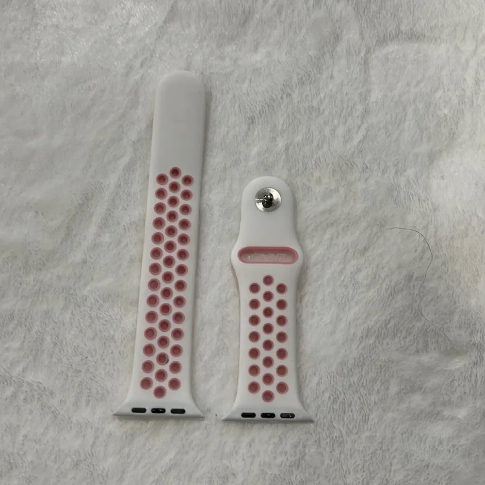 NWOT Apple Watch sports band (42/44)